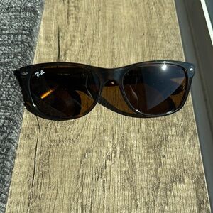 Ray-Ban Brown Sunglasses Classic Style